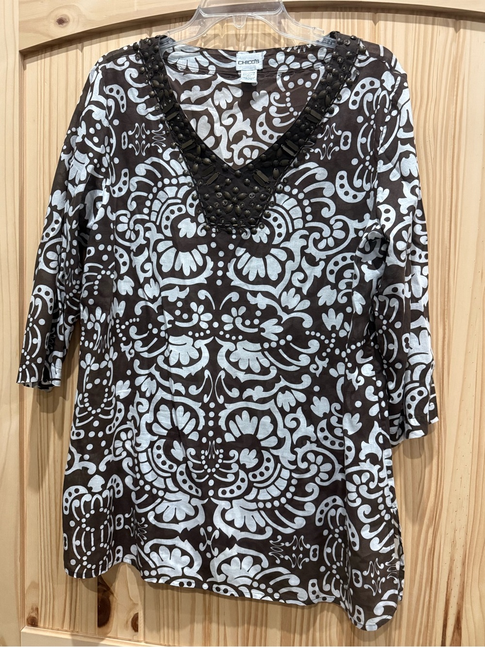 Chico's Brown & White Printed V-Neck Women's Top - 3/4 Sleeve - Size 2